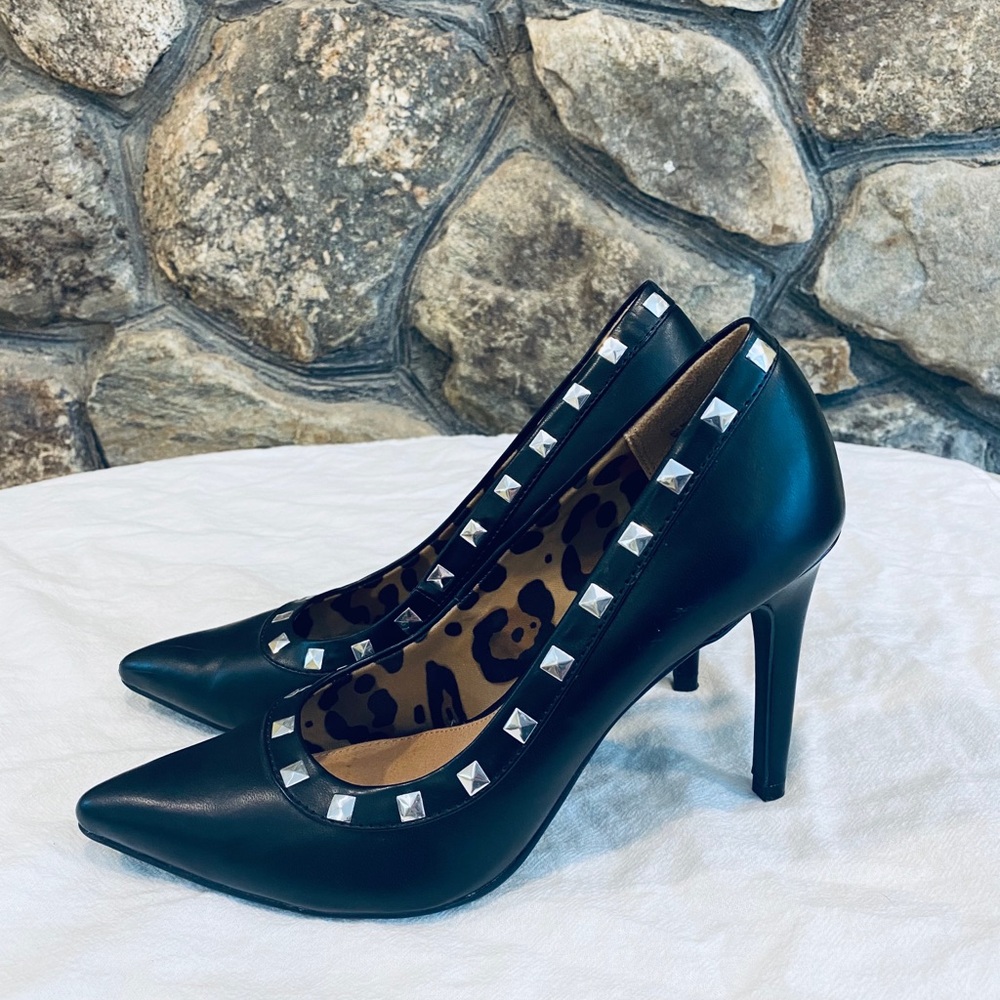 BLACK STUDDED HEELS - Picture 4 of 4